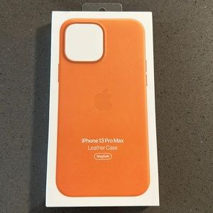 *NIB* iPhone 13 ProMax Leather Case in Golden Brown w MagSafe